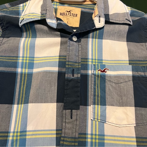 (2/$10) Hollister men’s button shirt - Picture 5 of 5